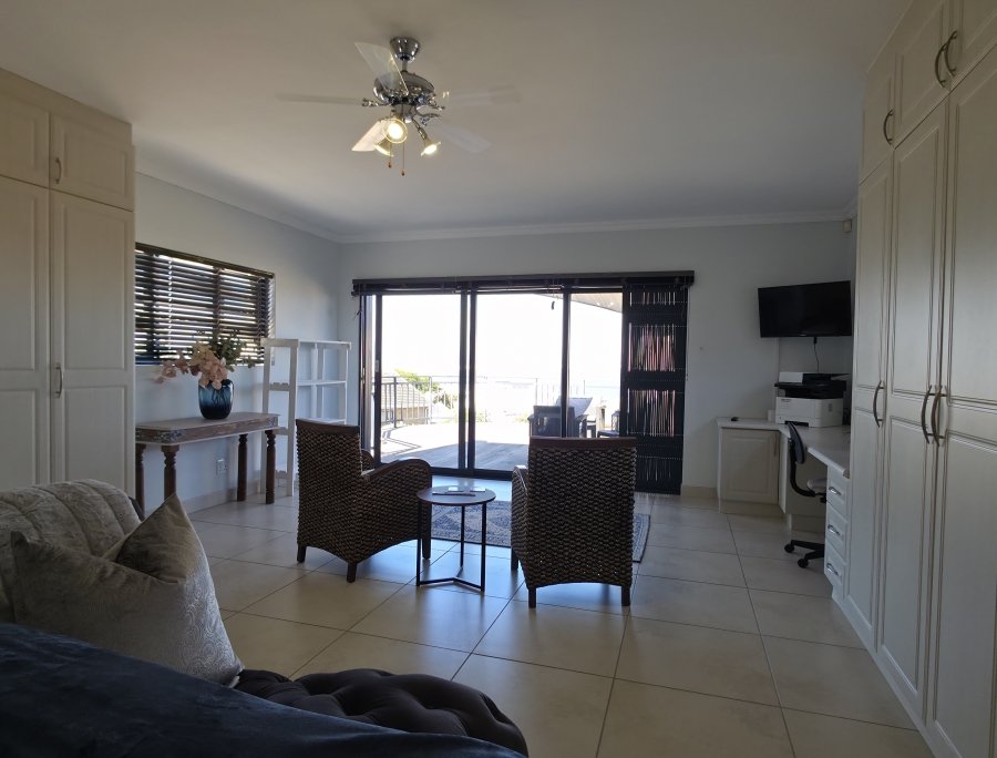 5 Bedroom Property for Sale in Wavecrest Eastern Cape